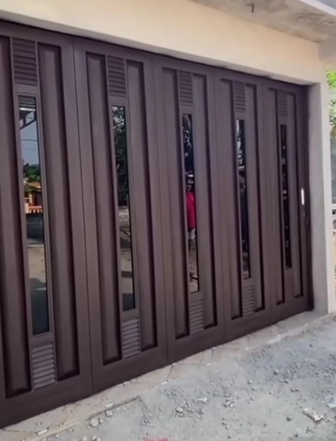 Pintu garasi